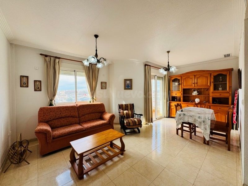 Luminoso apartamento esquinero con orientación sur, garaje y trastero - foto 3