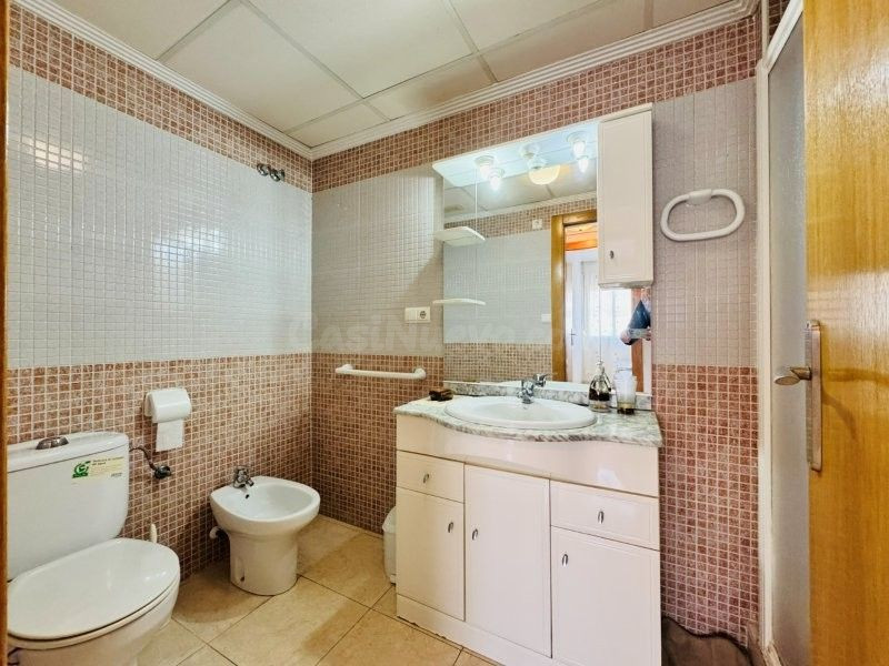Luminoso apartamento esquinero con orientación sur, garaje y trastero - foto 5