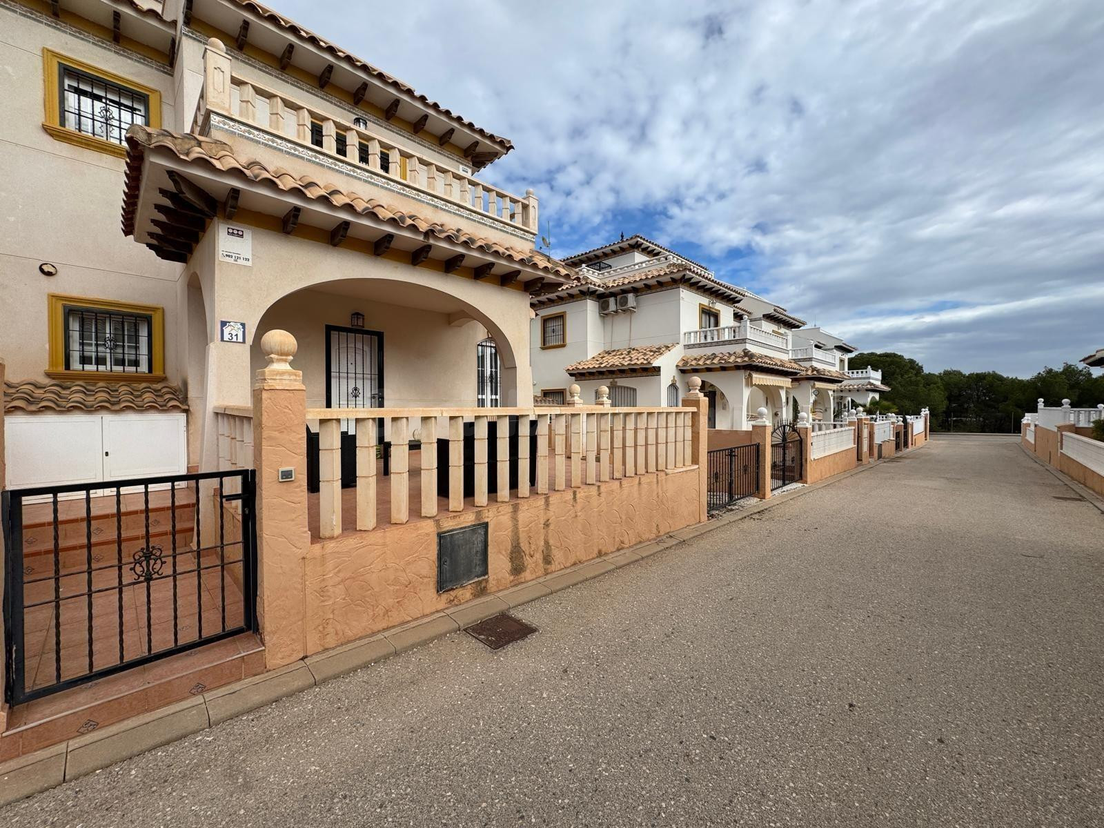 Moderno Adosado en Cabo Roig – Elegancia, Privacidad y Vista - foto 2