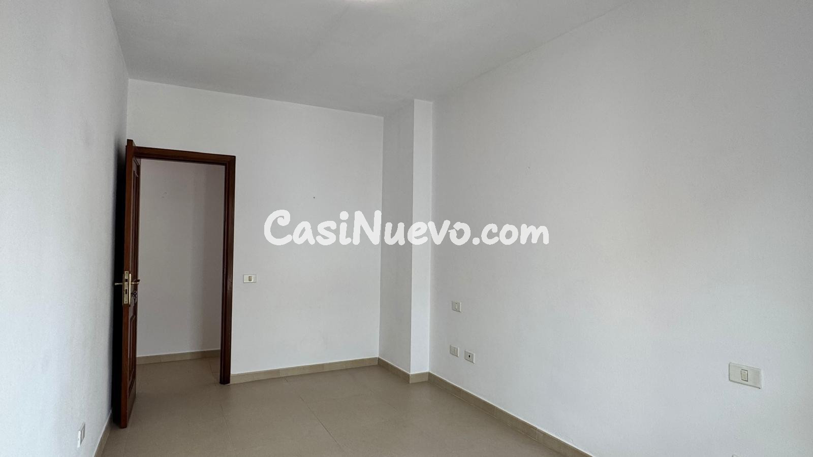 Piso exterior y luminoso en Vegueta de 2 dormitorios con gar - foto 4