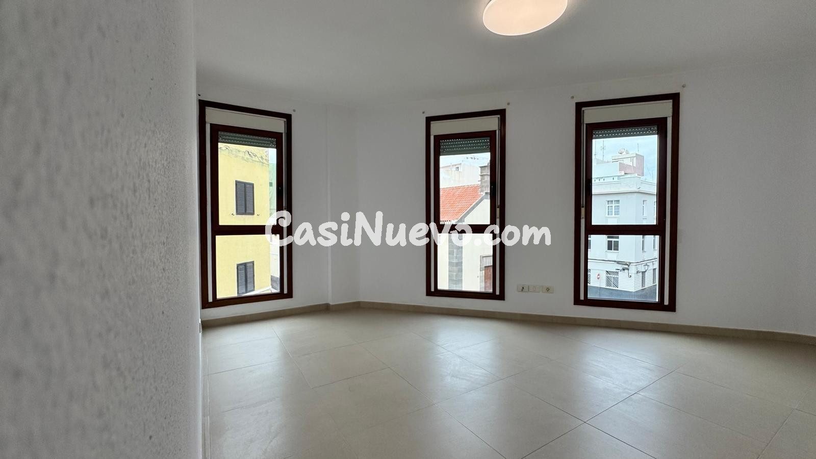 Piso exterior y luminoso en Vegueta de 2 dormitorios con gar - foto 7