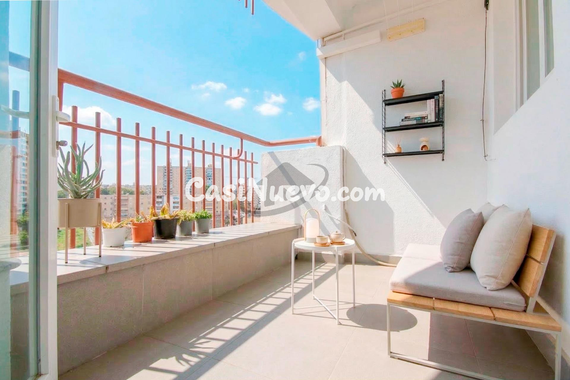 PISO ALTO CON ASCENSOR, EXTERIOR Y MUY LUMINOSO, CON BALCÓN  - foto 2