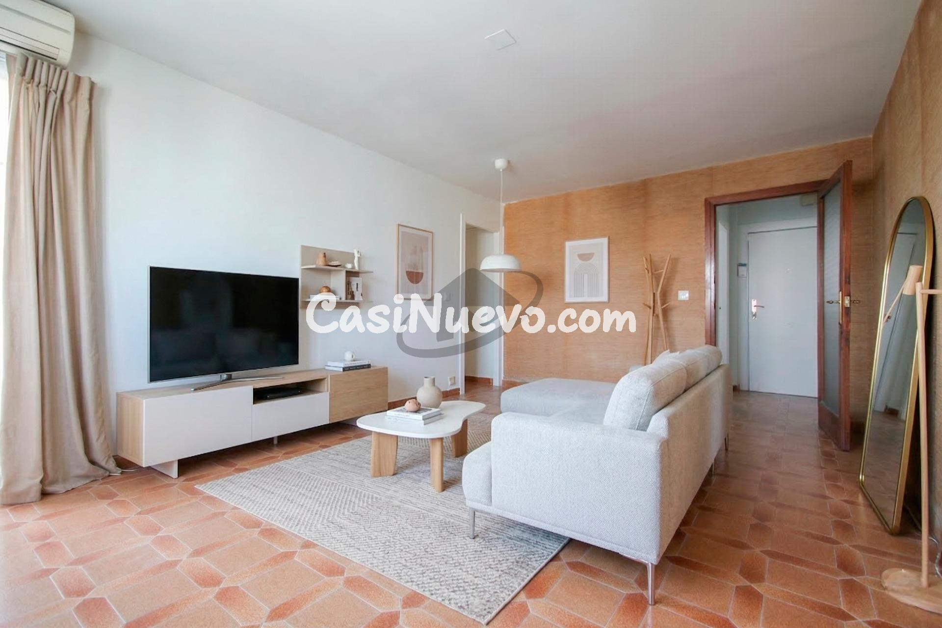 PISO ALTO CON ASCENSOR, EXTERIOR Y MUY LUMINOSO, CON BALCÓN  - foto 3