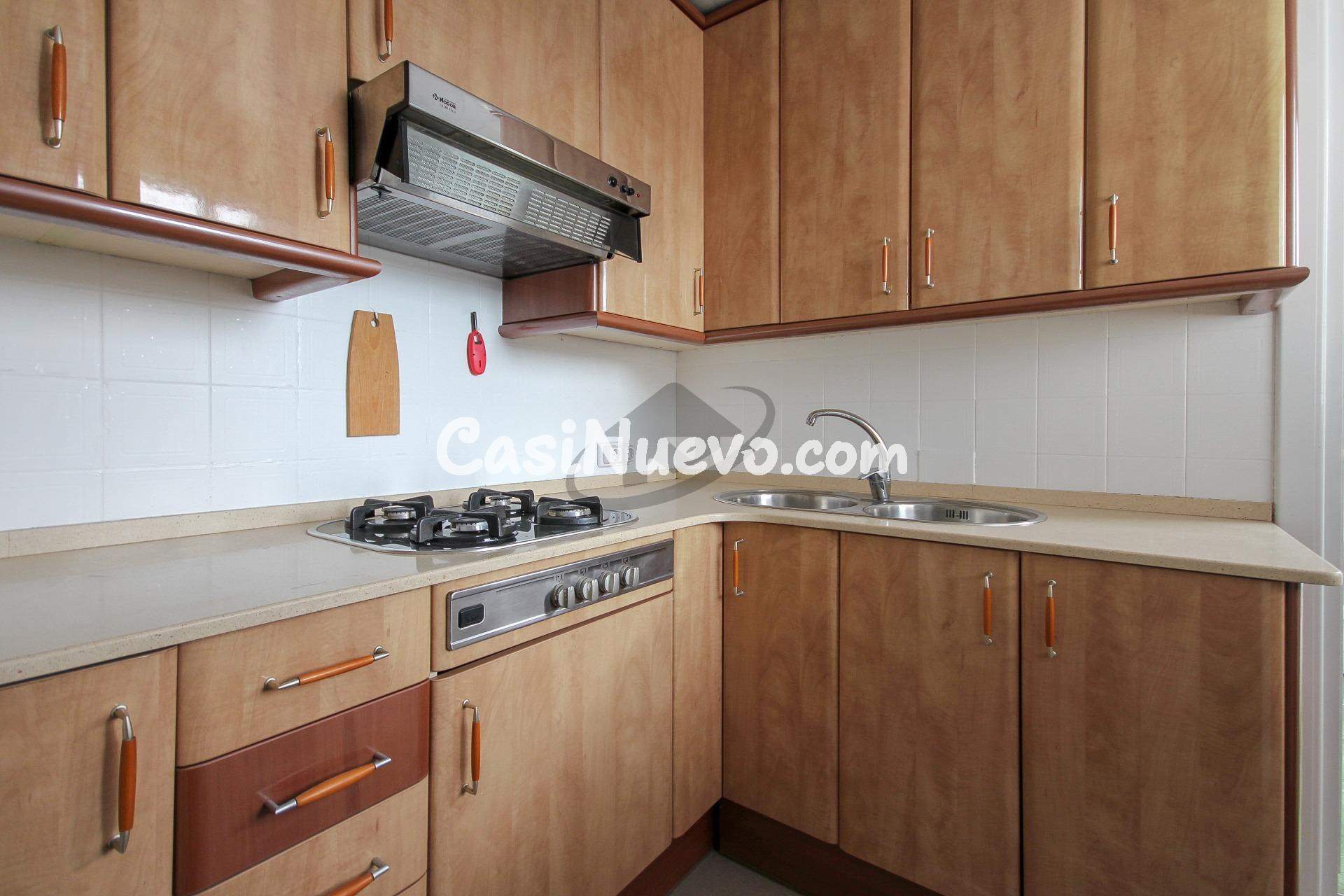 PISO ALTO CON ASCENSOR, EXTERIOR Y MUY LUMINOSO, CON BALCÓN  - foto 5