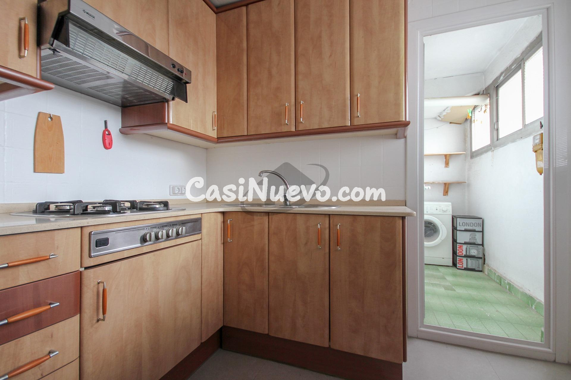 PISO ALTO CON ASCENSOR, EXTERIOR Y MUY LUMINOSO, CON BALCÓN  - foto 6