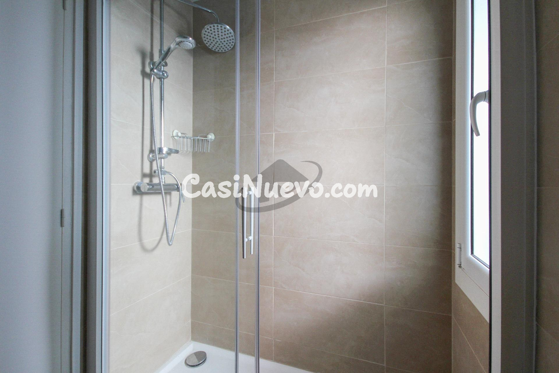 PISO ALTO CON ASCENSOR, EXTERIOR Y MUY LUMINOSO, CON BALCÓN  - foto 11