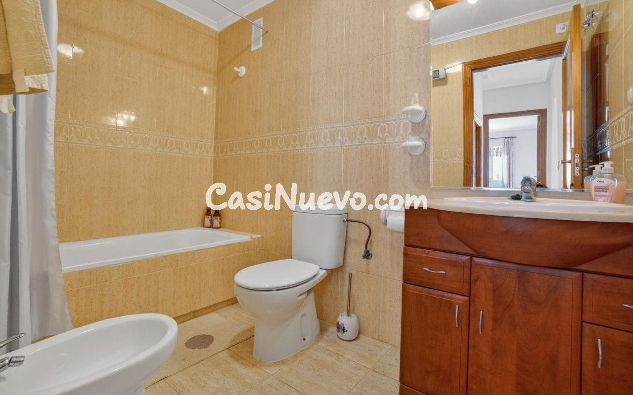 Dúplex en Planta Alta en Orihuela Costa con Gran Solárium y  - foto 15