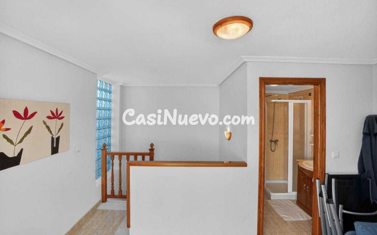 Dúplex en Planta Alta en Orihuela Costa con Gran Solárium y  - foto 22