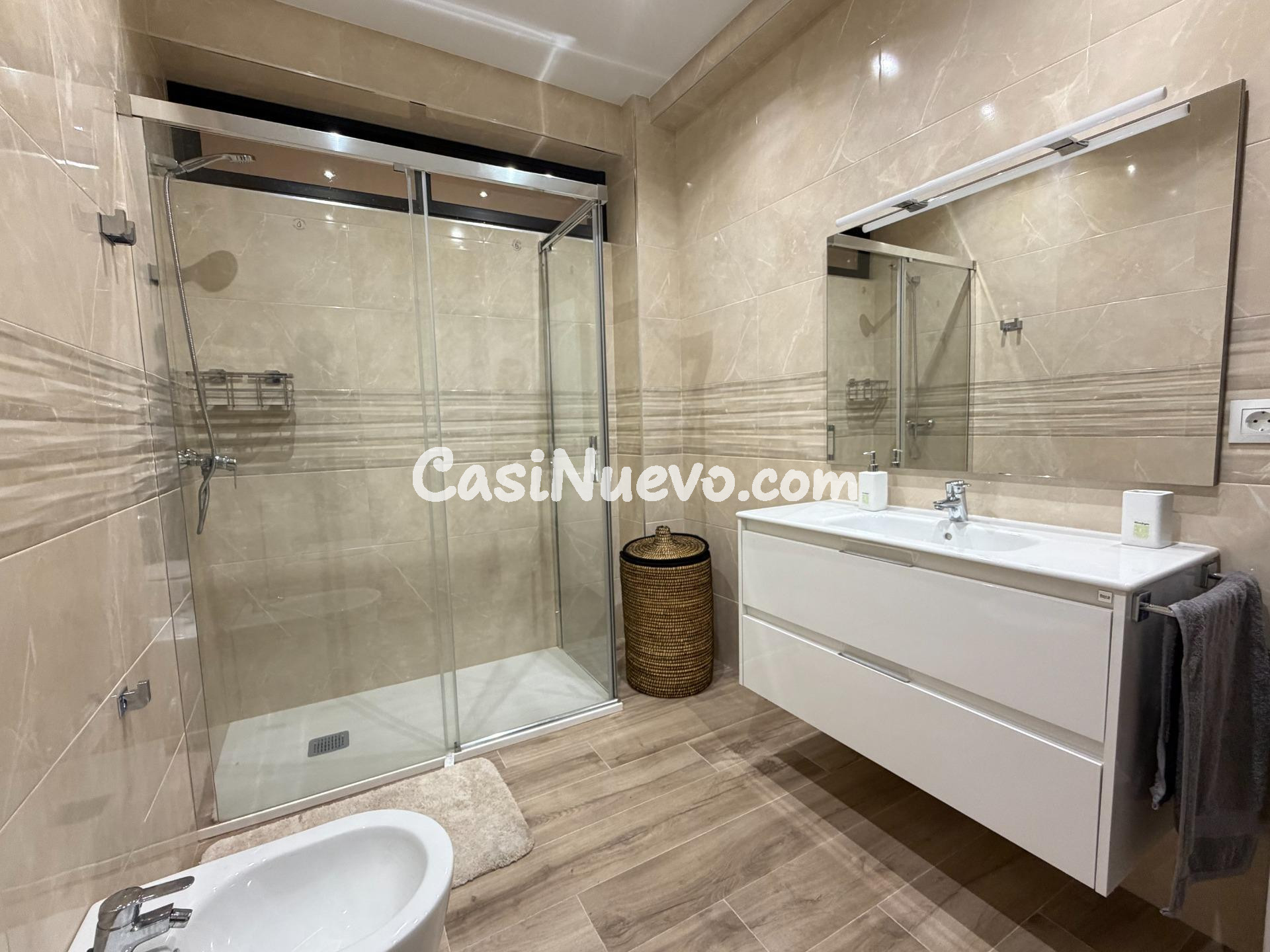 Piso amplio de 124 m2 recién reformado y amueblado a estrena - foto 5