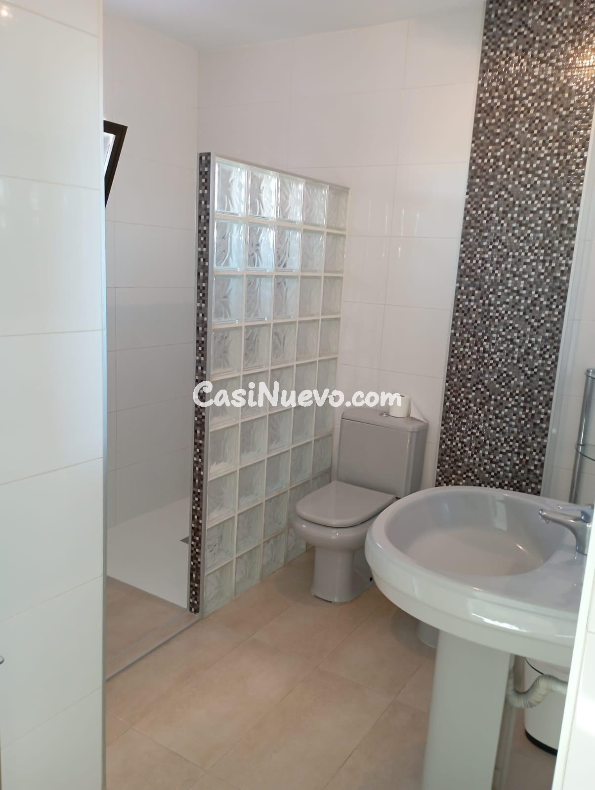 PROPIEDAD DE 3 DORMITORIOS EN ALQUILER A 100 M DE LA PLAYA E - foto 18