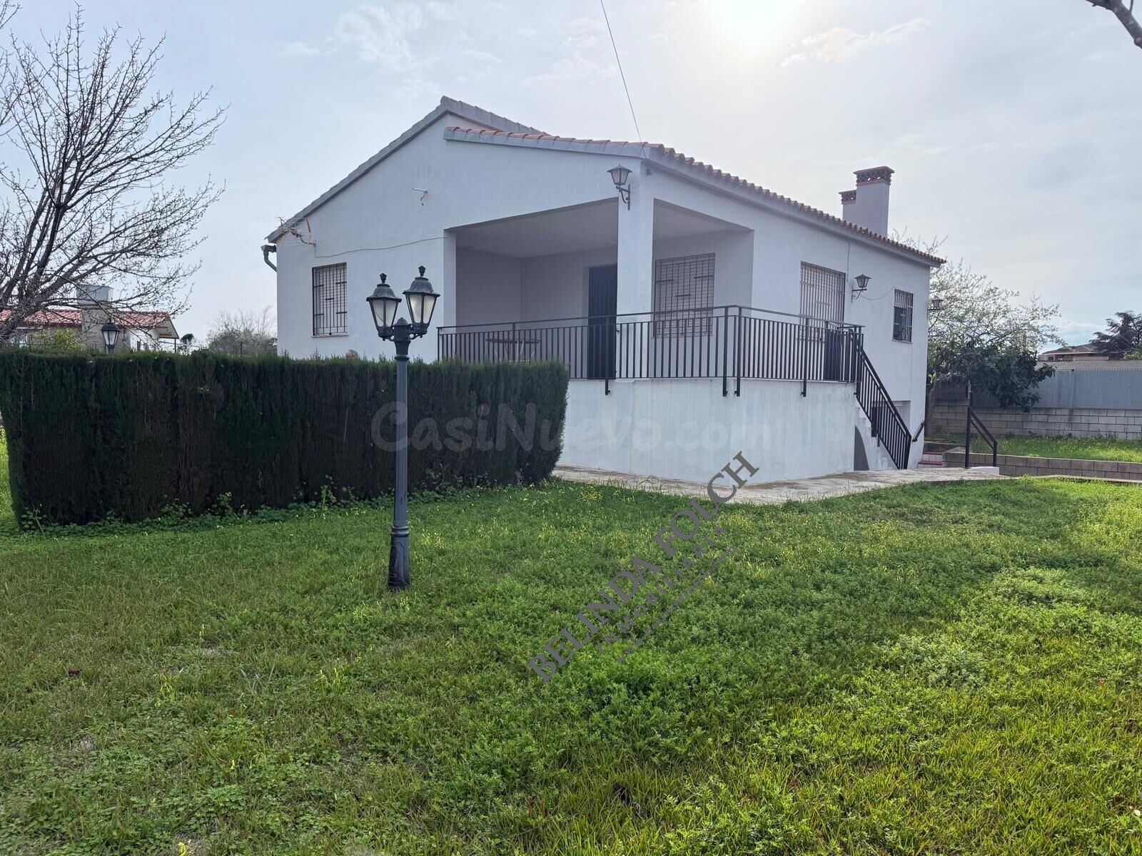 CHALET CON PISCINA, CON TRES habitaciones ,JARDIN Y GARAJE,E