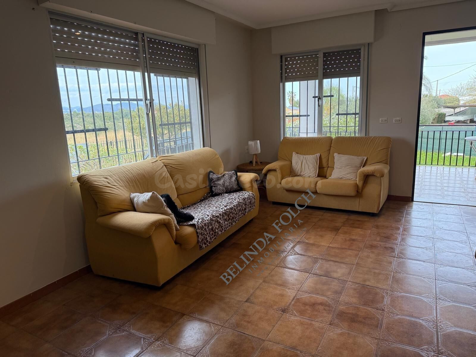 CHALET CON PISCINA, CON TRES habitaciones ,JARDIN Y GARAJE,E - foto 2