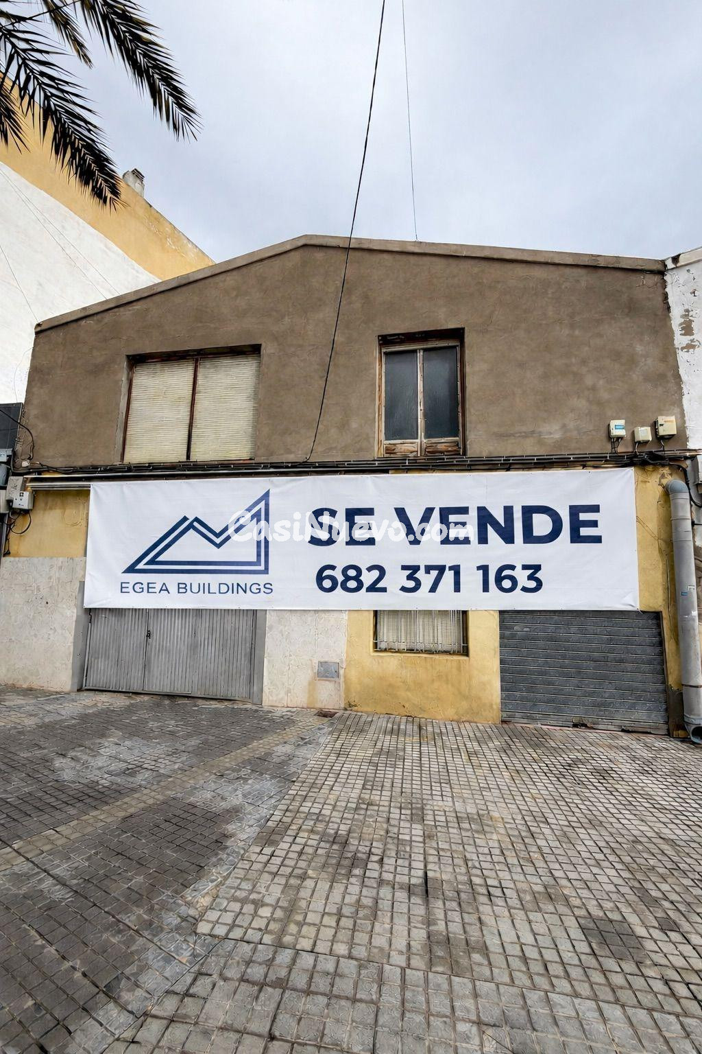 Oportunidad en Las Bayas (Elche): Nave de 198 m2 con gran potencial