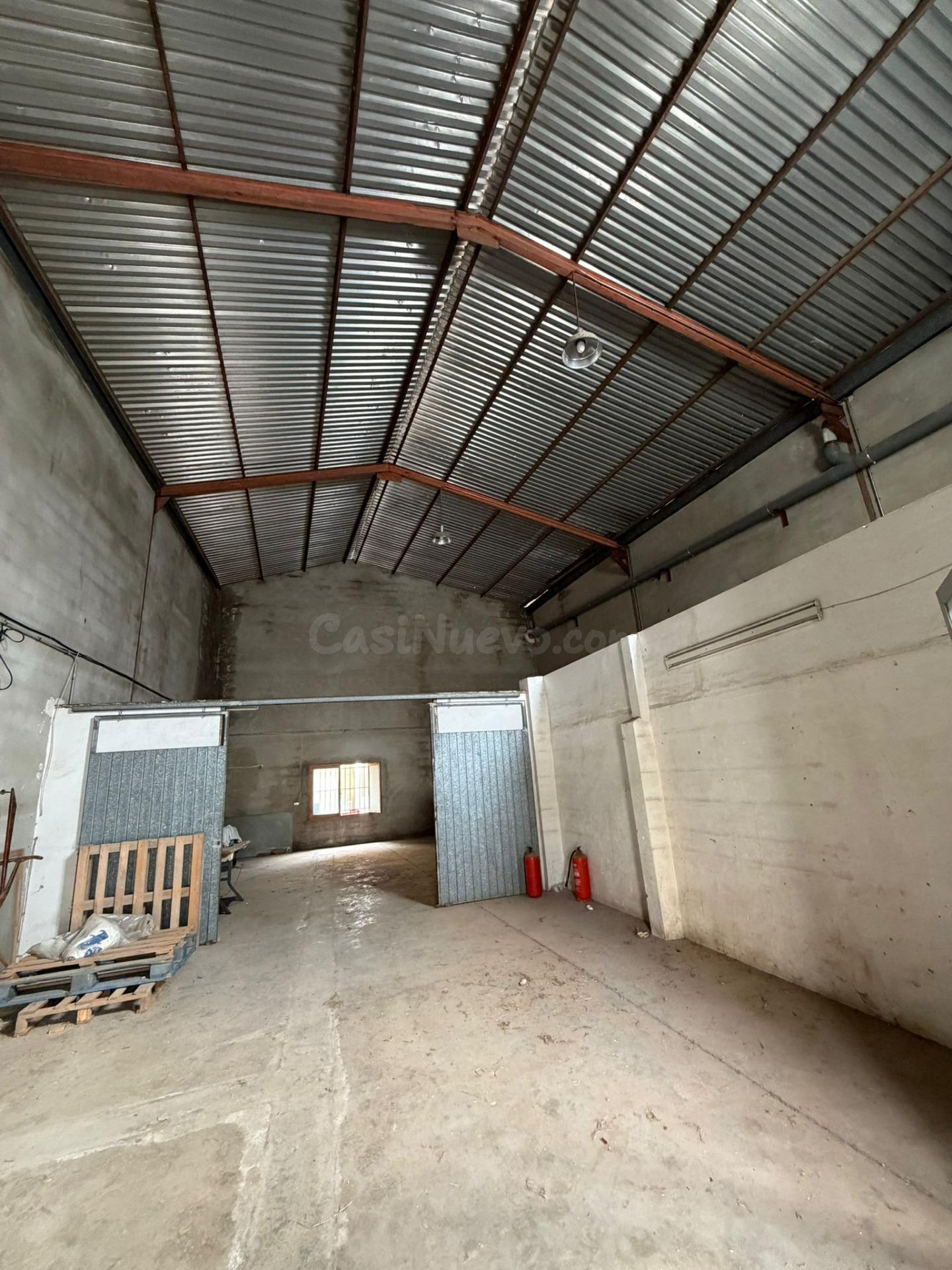 Oportunidad en Las Bayas (Elche): Nave de 198 m2 con gran po - foto 5