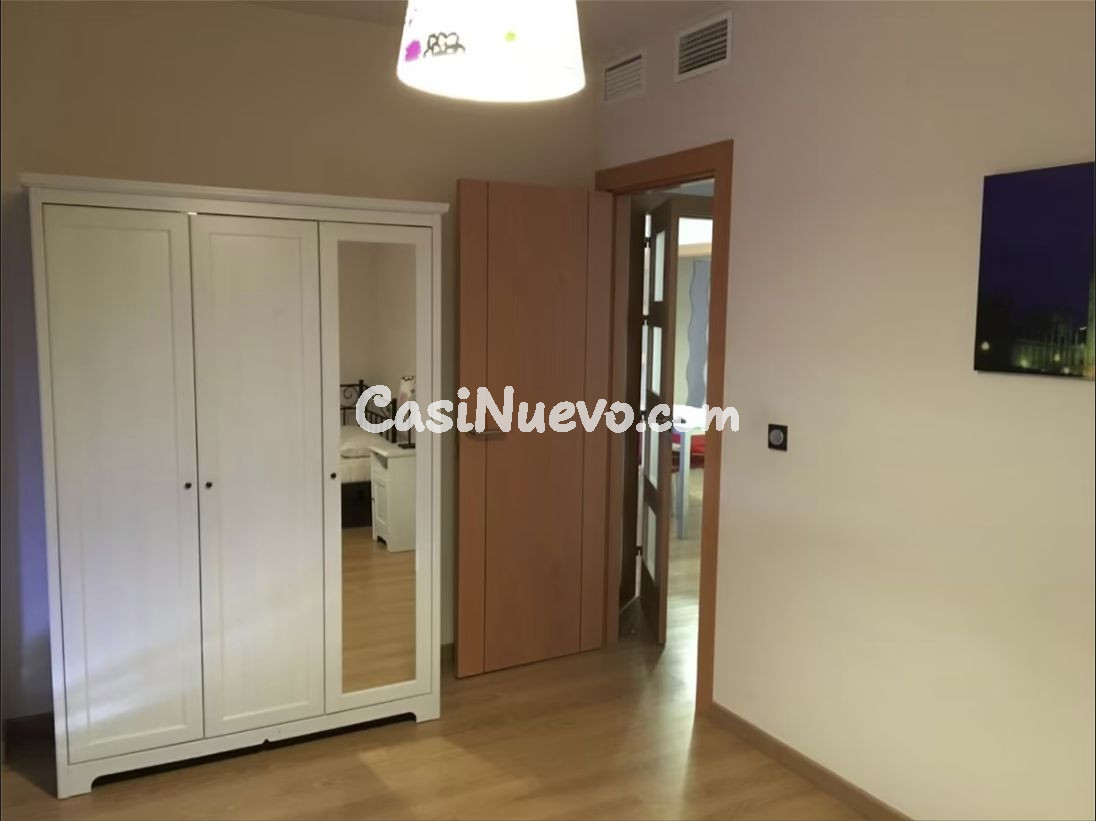 Piso luminoso de 2 dormitorios con GARAJE y A/C en Avenida R - foto 5