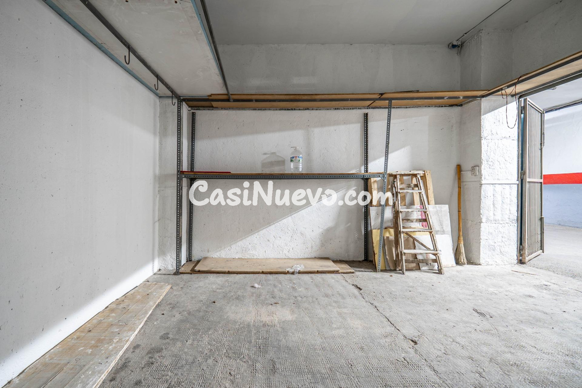 Plaza de garaje cerrado con estanterías en parque Genil cerc - foto 15