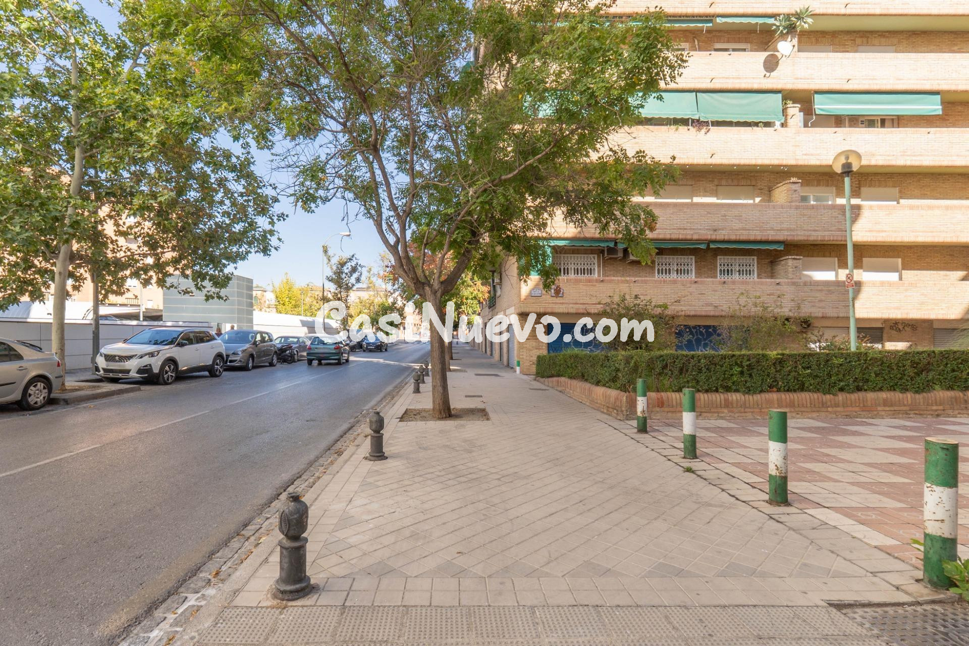 Plaza de garaje cerrado con estanterías en parque Genil cerc - foto 22