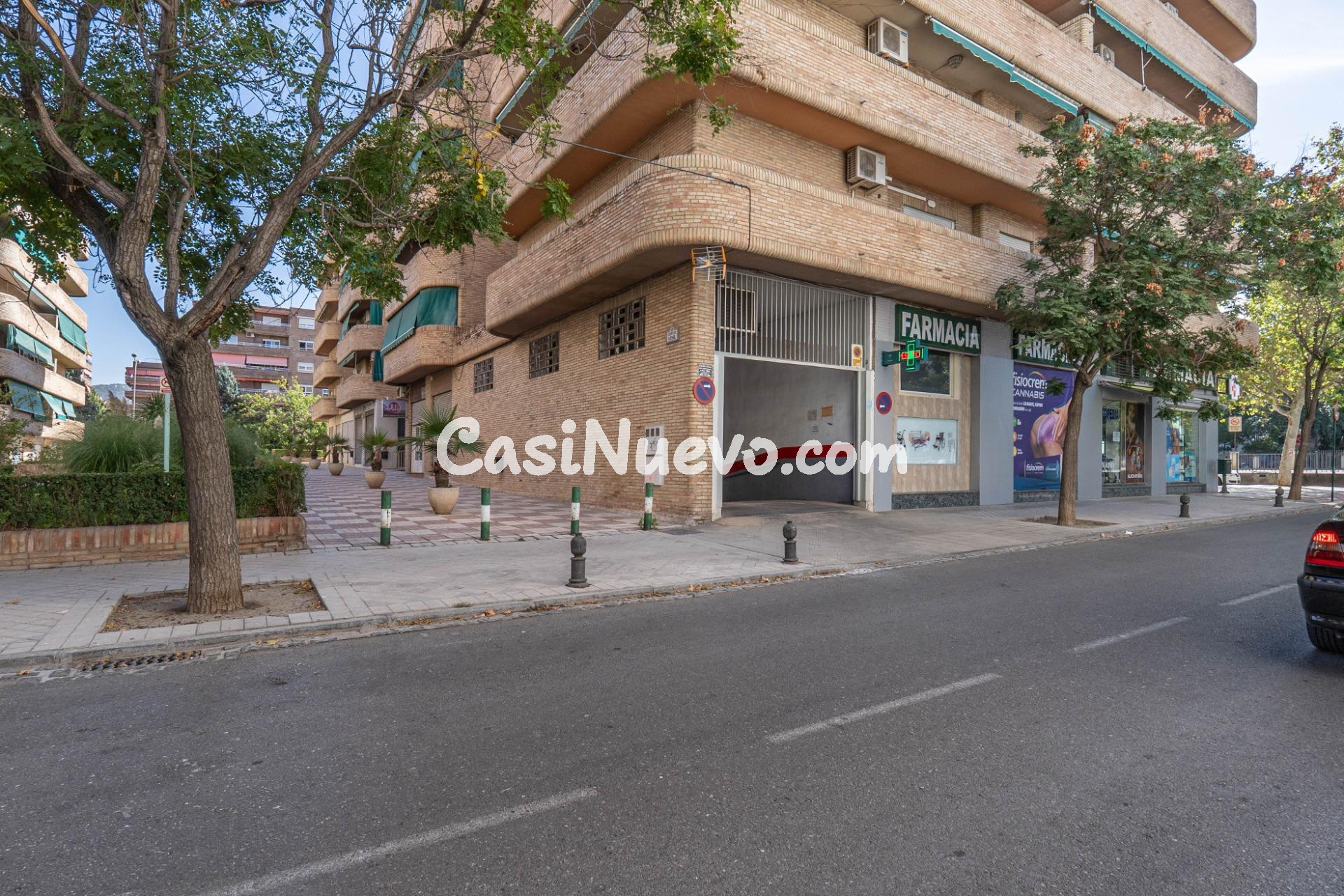 Plaza de garaje cerrado con estanterías en parque Genil cerc - foto 24