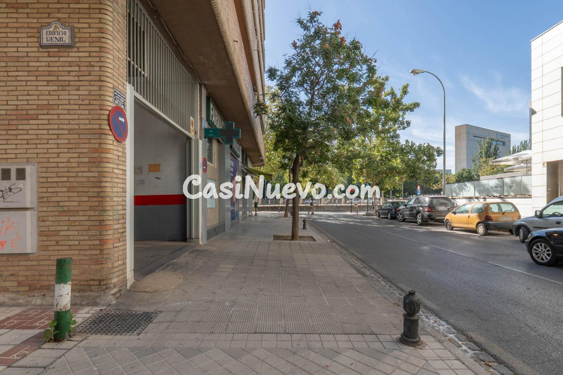 Plaza de garaje cerrado con estanterías en parque Genil cerc - foto 25