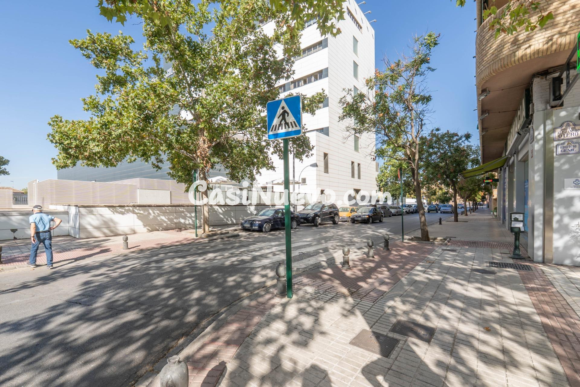 Plaza de garaje cerrado con estanterías en parque Genil cerc - foto 28