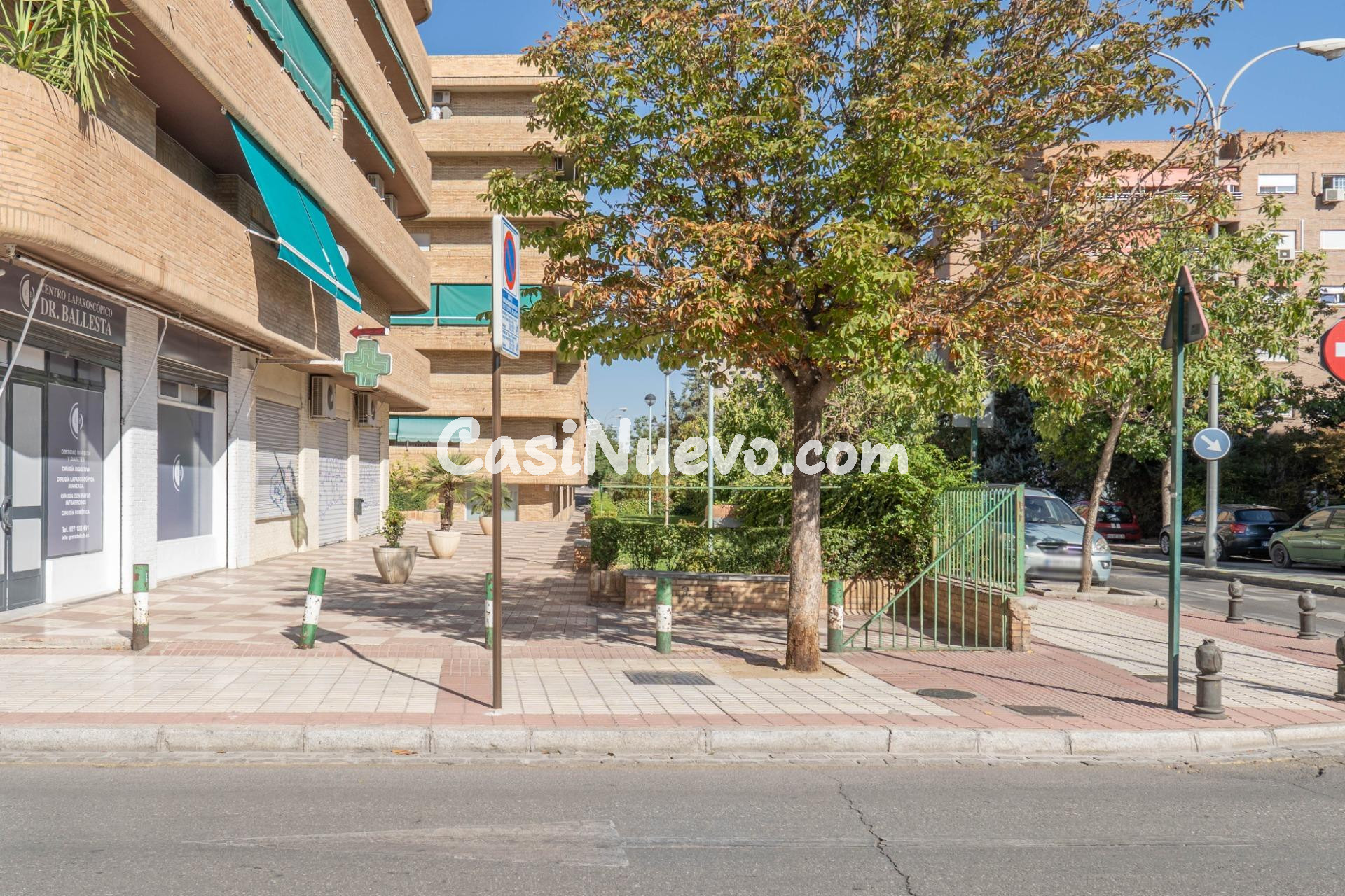 Plaza de garaje cerrado con estanterías en parque Genil cerc - foto 33