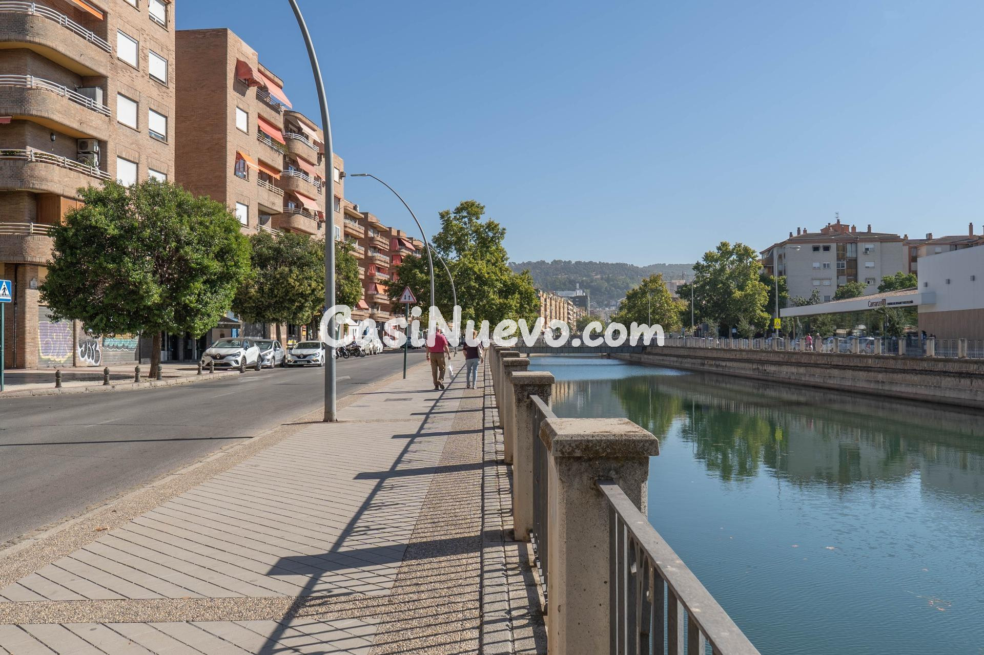 Plaza de garaje cerrado con estanterías en parque Genil cerc - foto 35