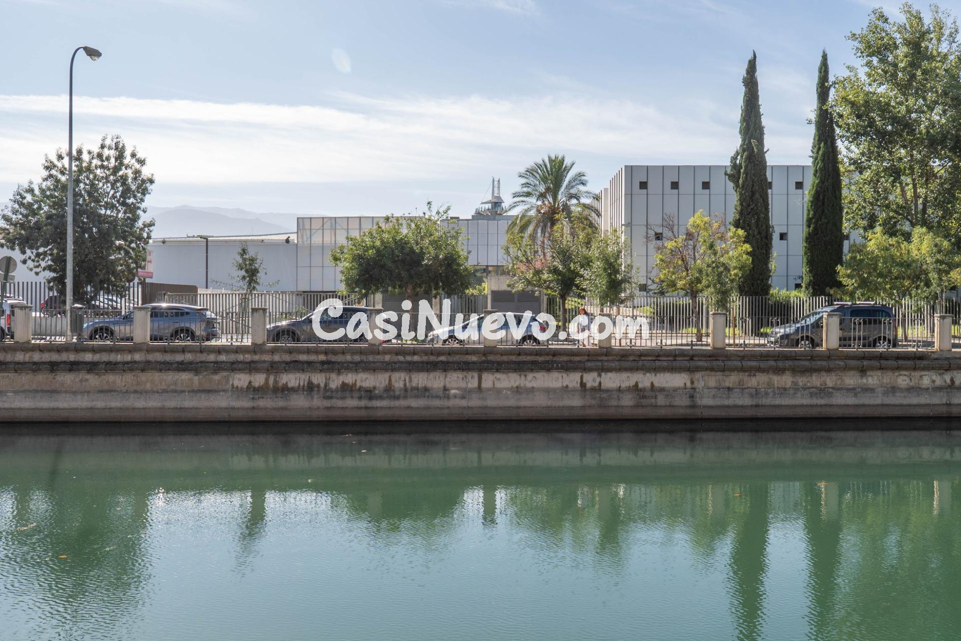 Plaza de garaje cerrado con estanterías en parque Genil cerc - foto 37