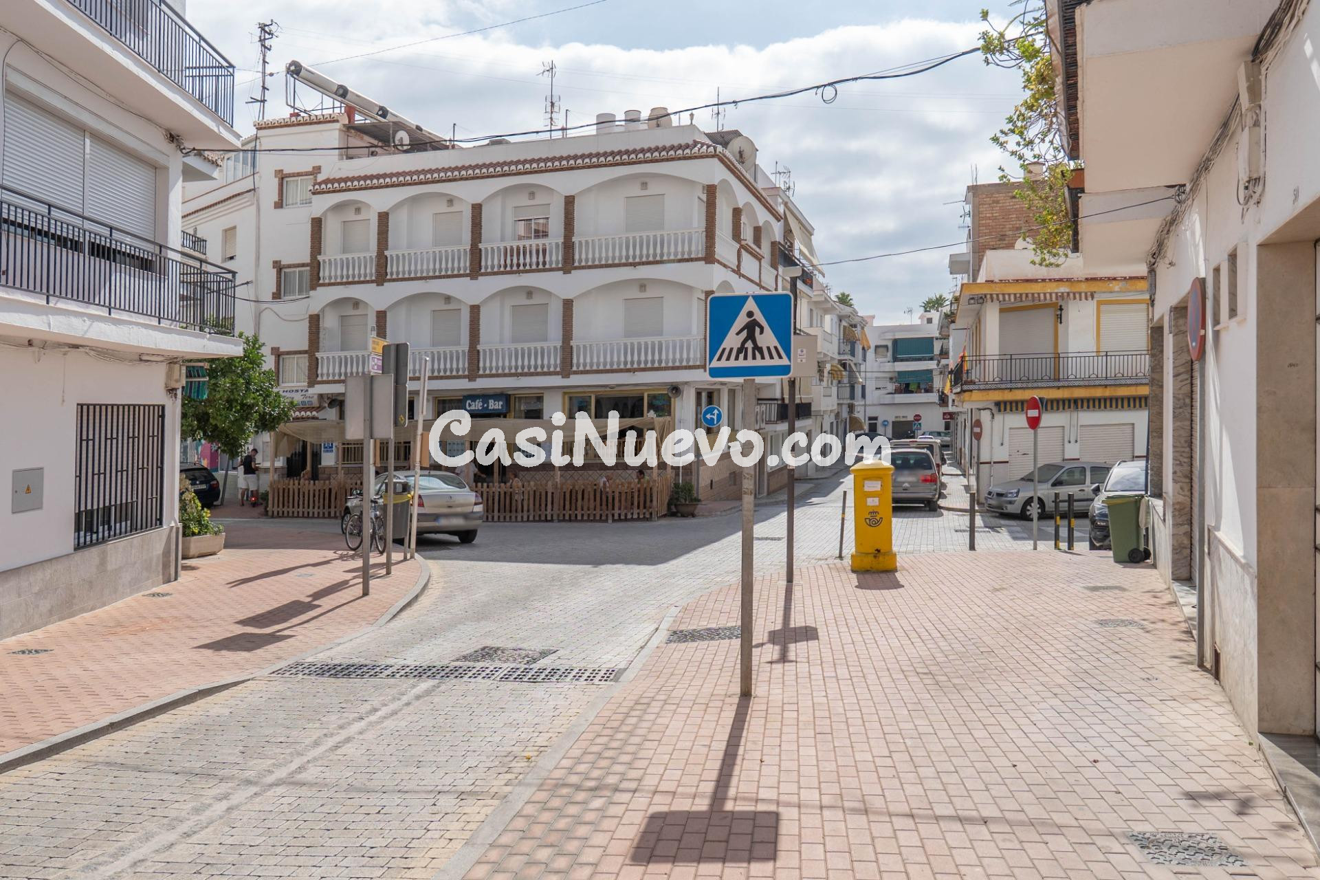 Casa adosada en Salobreña de 3 dormitorios con amplia terraz - foto 5