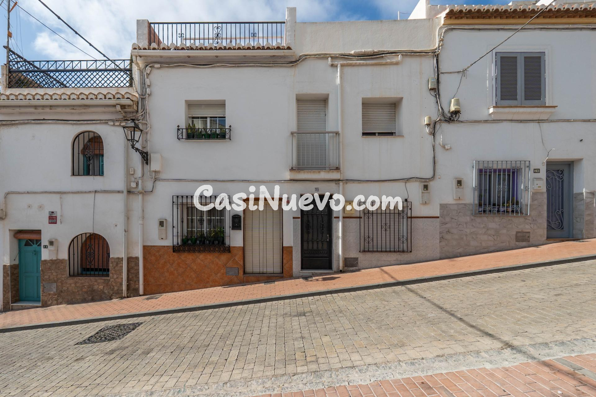 Casa adosada en Salobreña de 3 dormitorios con amplia terraz - foto 7