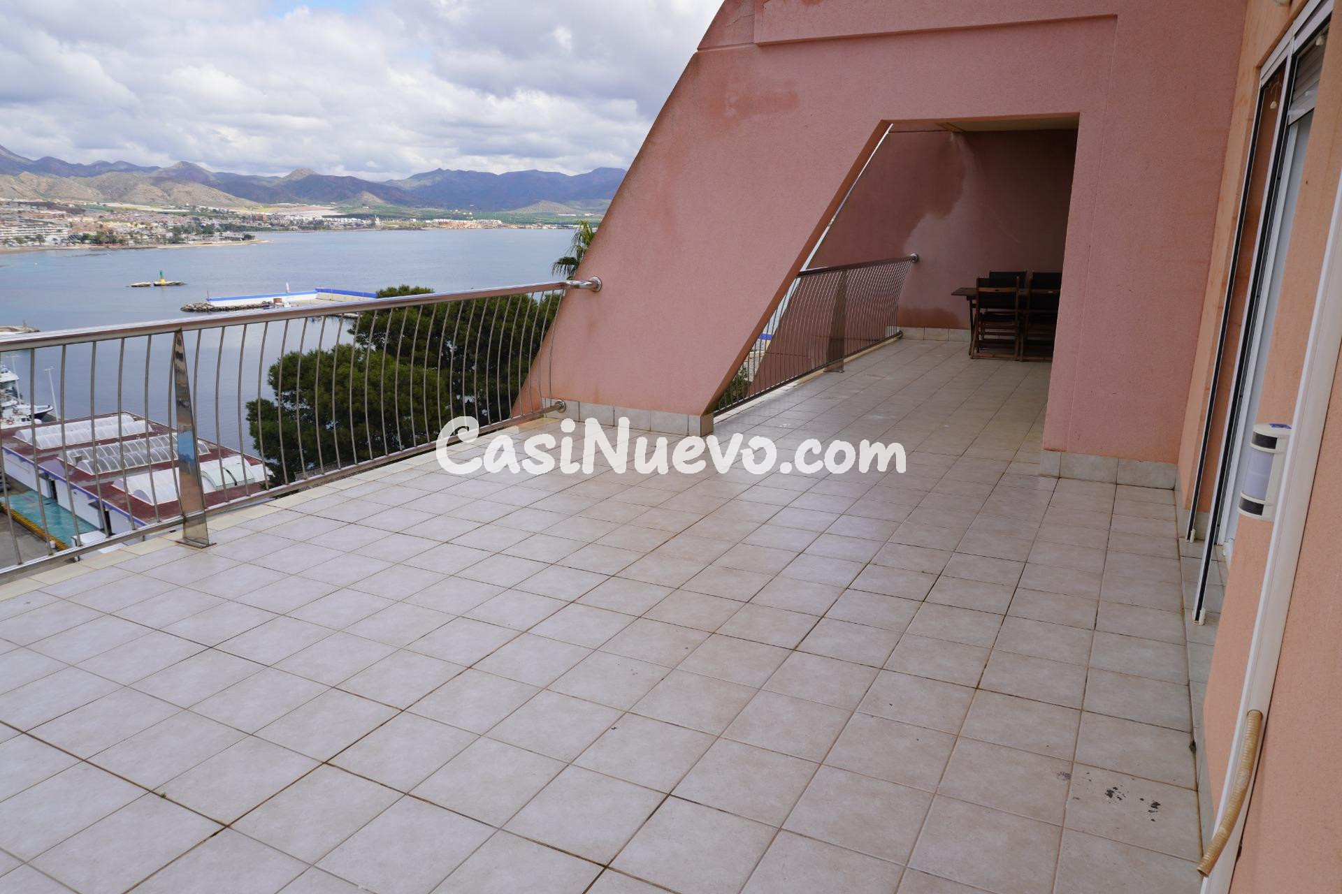 Se alquila maravilloso piso con vistas al mar en Puerto de M
