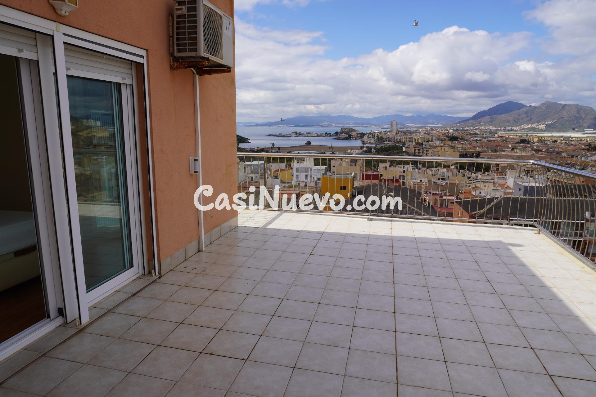 Se alquila maravilloso piso con vistas al mar en Puerto de M - foto 2