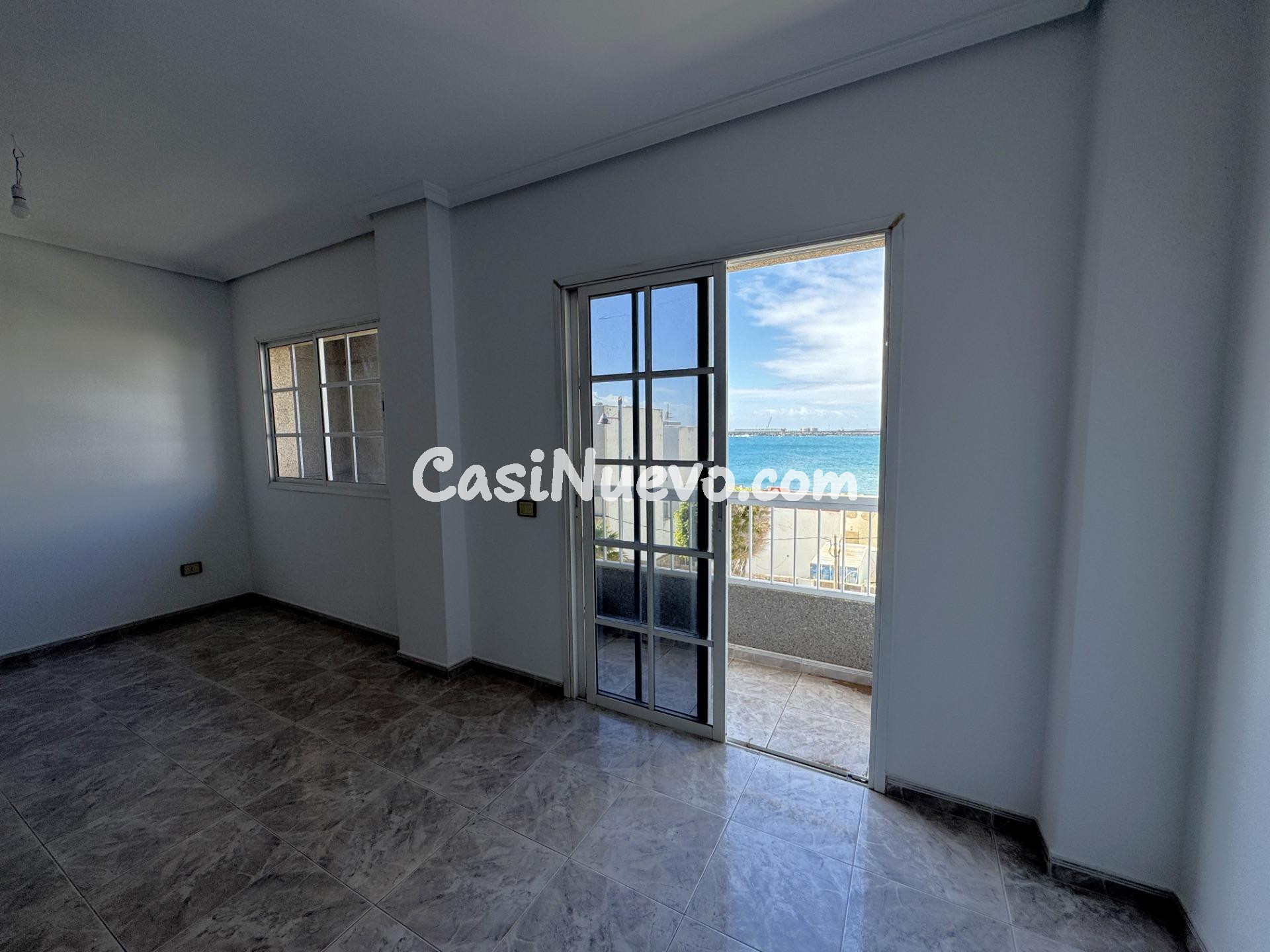 Piso en Playa de Arinaga a 50 m de la playa con vistas al ma - foto 4