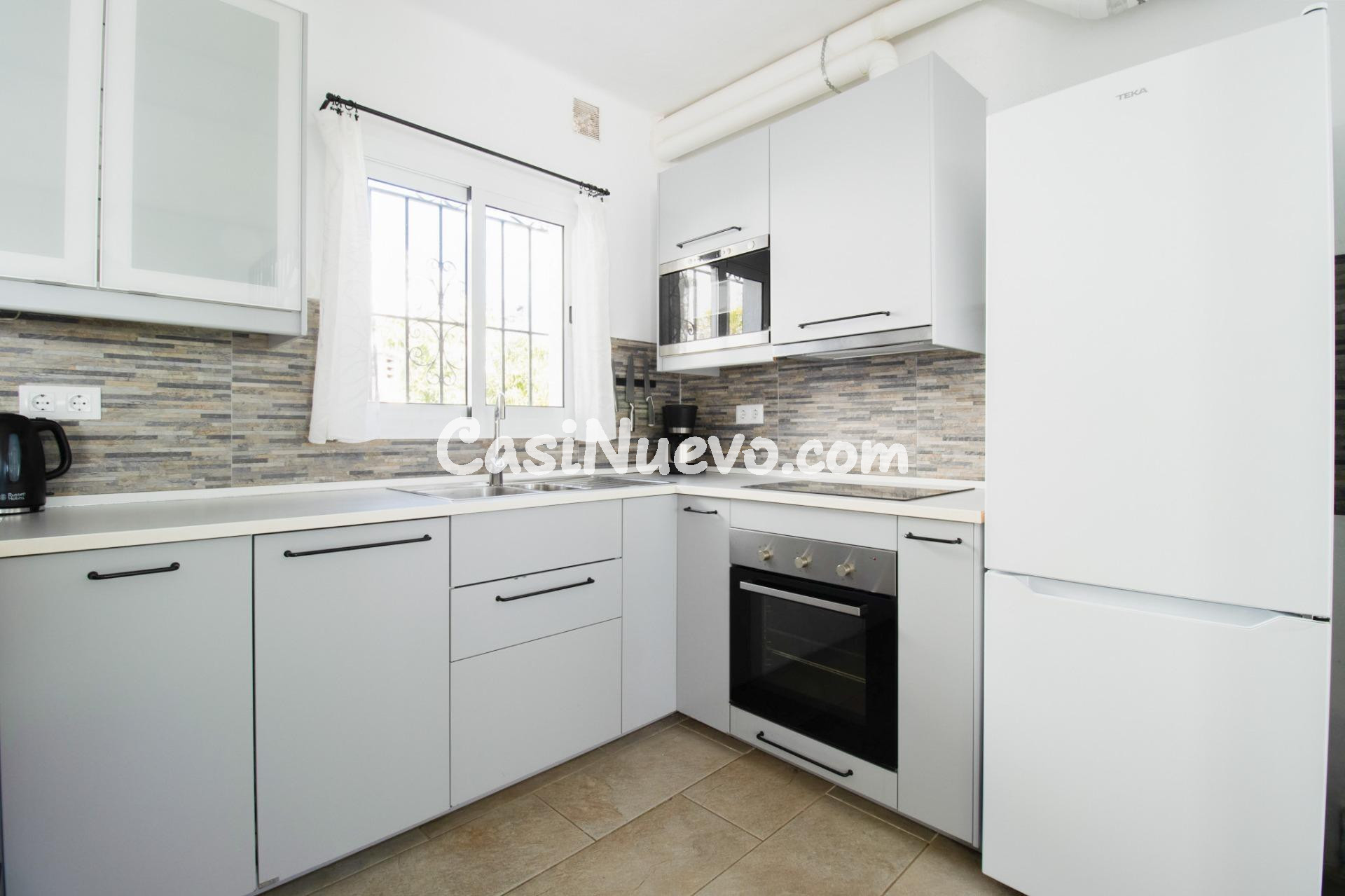 Casa adosada de esquina con piscina privada y vistas al mar - foto 6