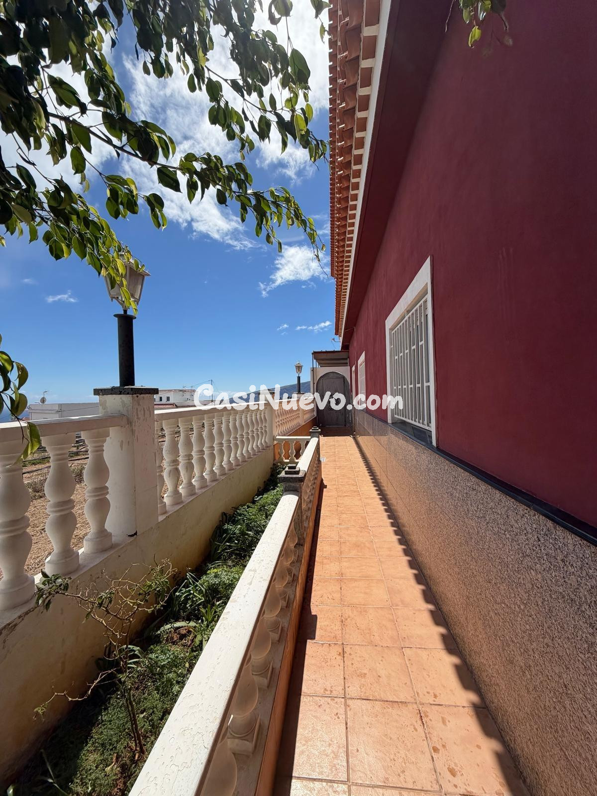 Amplia casa familiar con terrazas, vistas y gran garaje en C - foto 4