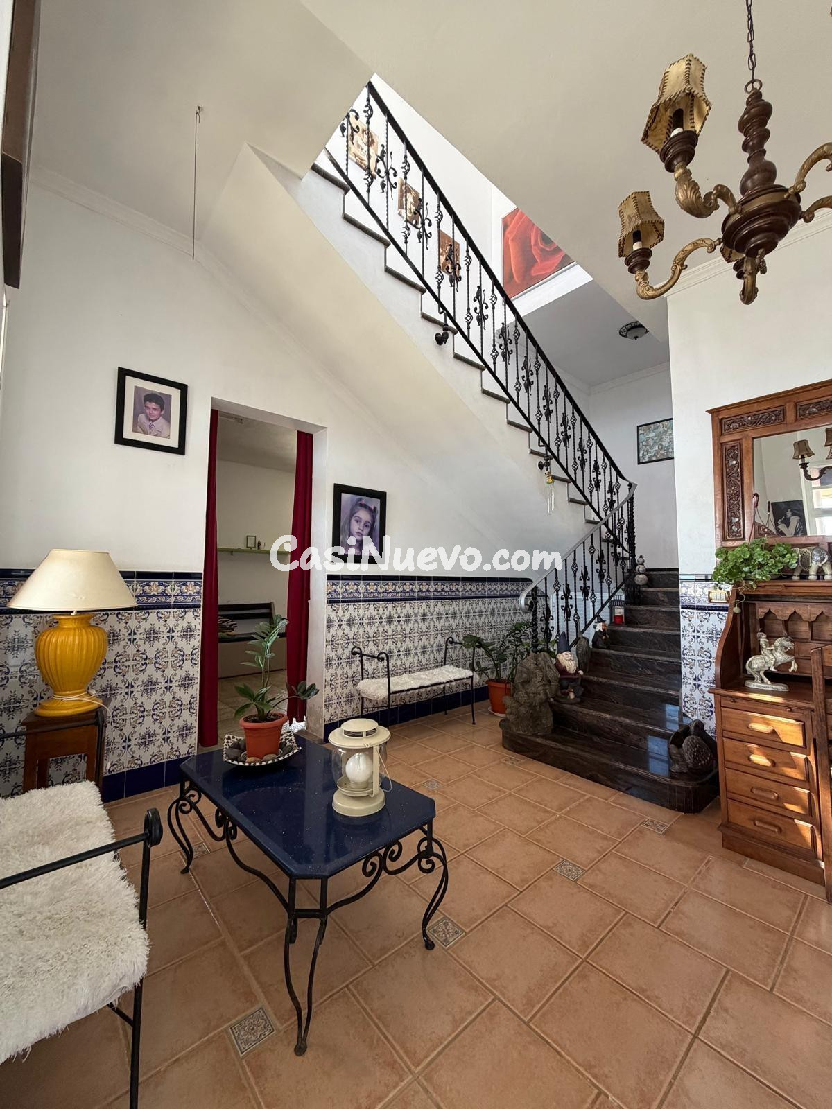 Amplia casa familiar con terrazas, vistas y gran garaje en C - foto 8