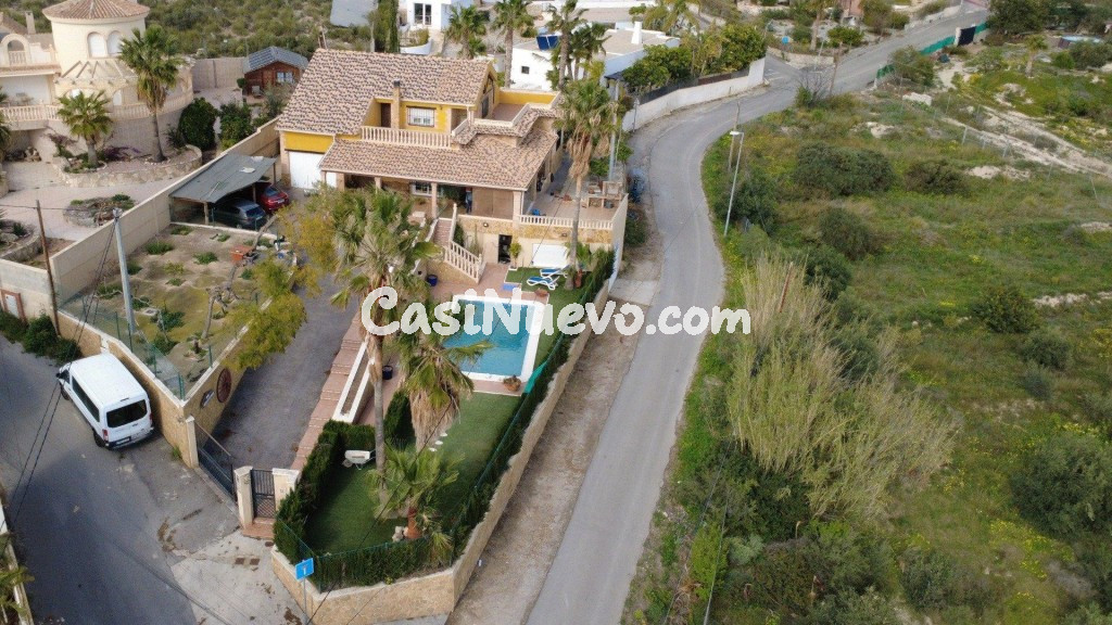 Chalet con parcela de 1.075 m², piscina y vistas a Alicante  - foto 2