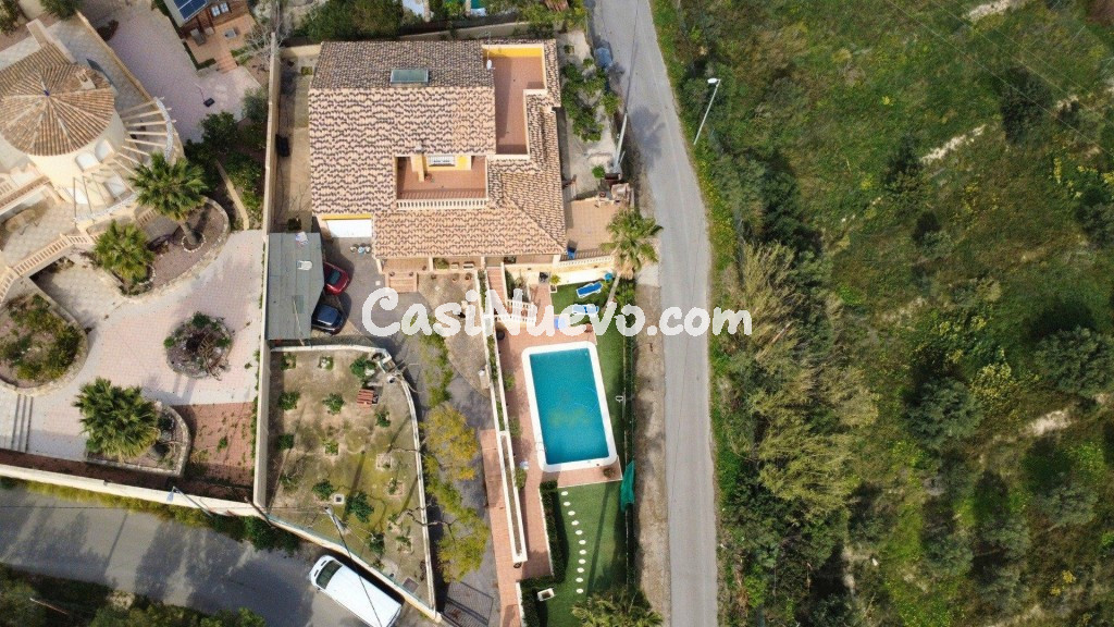 Chalet con parcela de 1.075 m², piscina y vistas a Alicante  - foto 3