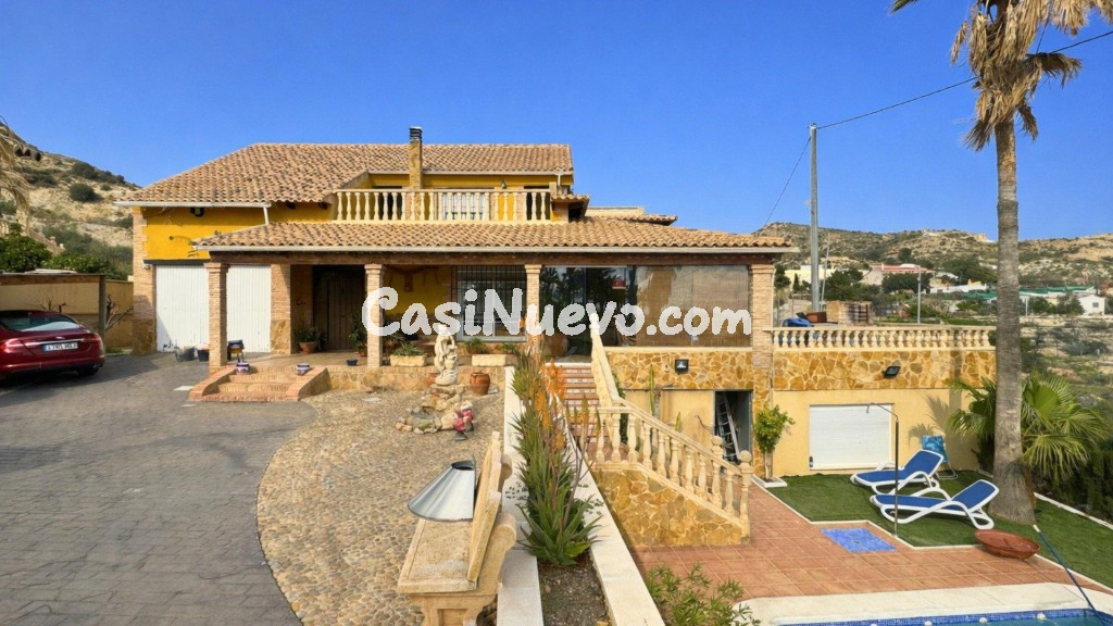 Chalet con parcela de 1.075 m², piscina y vistas a Alicante  - foto 4