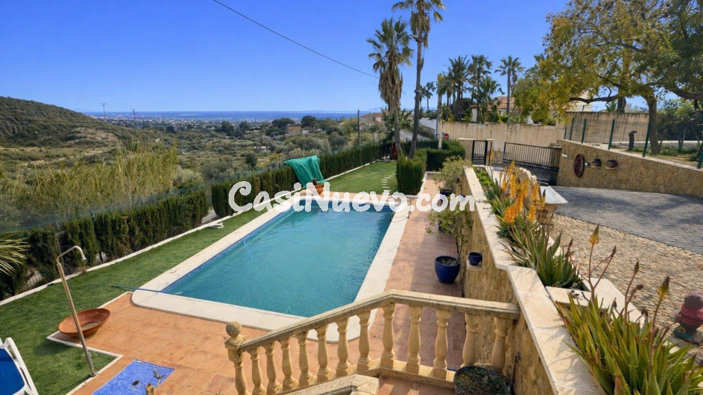 Chalet con parcela de 1.075 m², piscina y vistas a Alicante  - foto 5
