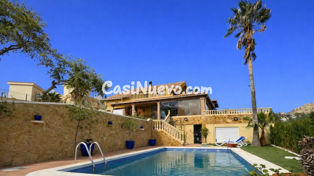 Chalet con parcela de 1.075 m², piscina y vistas a Alicante  - foto 6