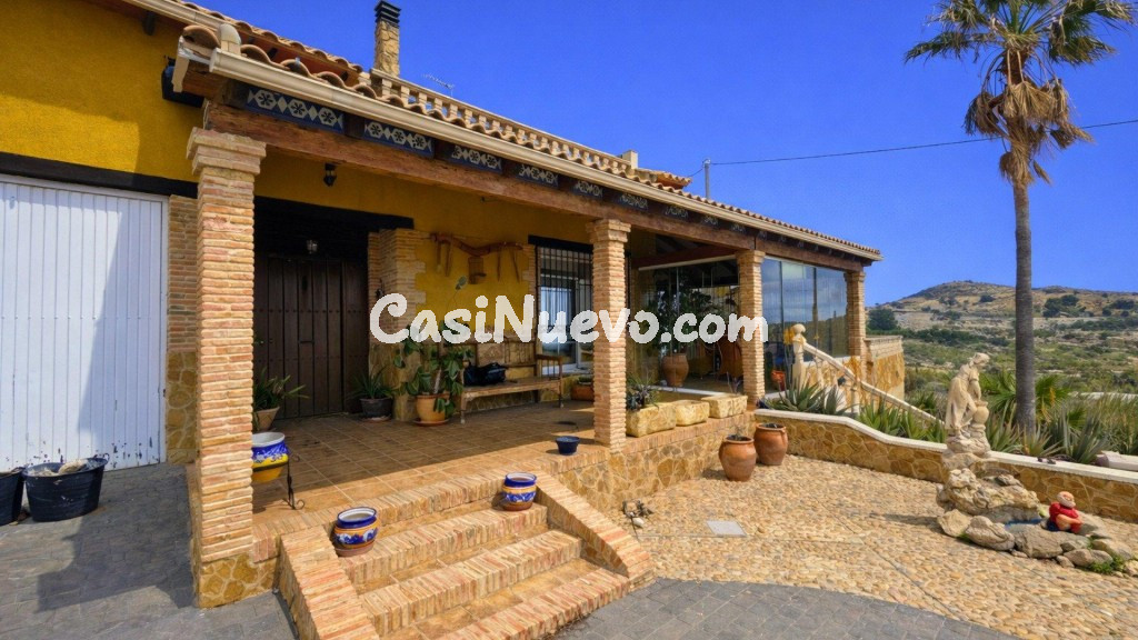 Chalet con parcela de 1.075 m², piscina y vistas a Alicante  - foto 7