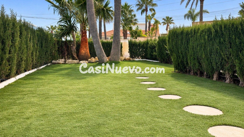 Chalet con parcela de 1.075 m², piscina y vistas a Alicante  - foto 8