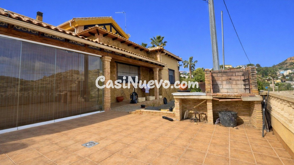 Chalet con parcela de 1.075 m², piscina y vistas a Alicante  - foto 9