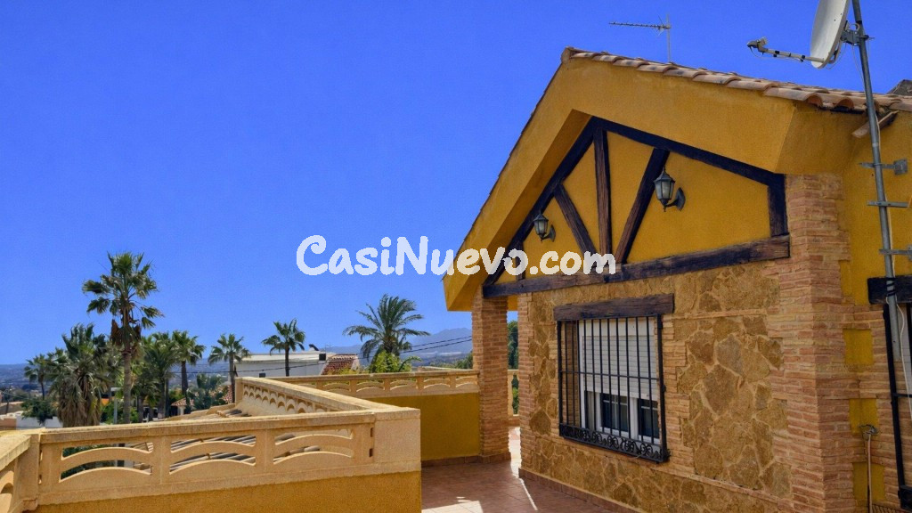 Chalet con parcela de 1.075 m², piscina y vistas a Alicante  - foto 10