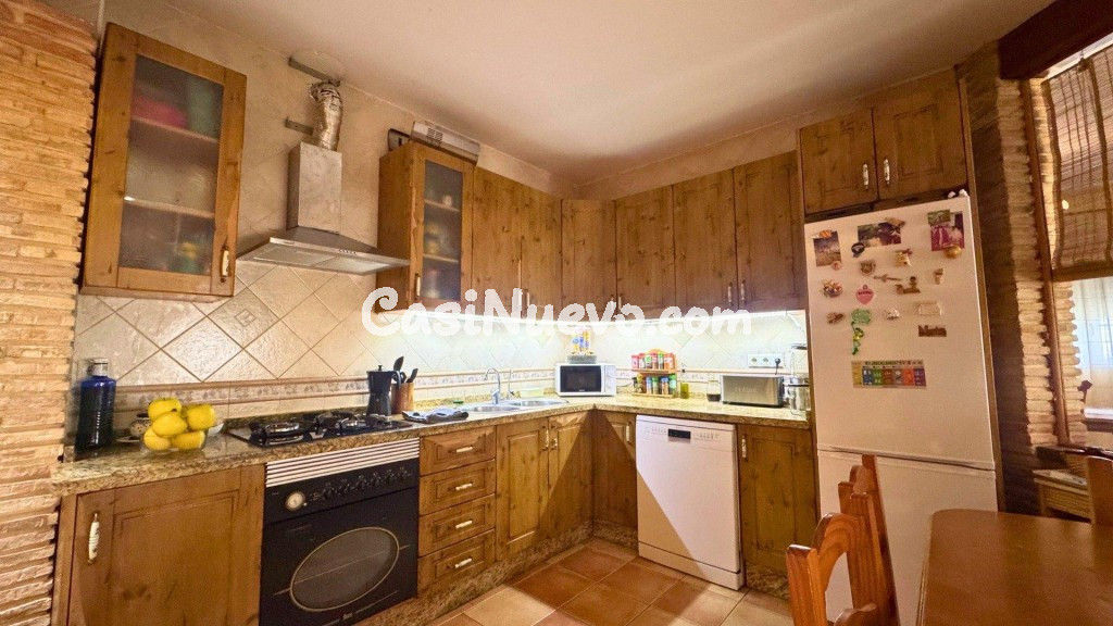 Chalet con parcela de 1.075 m², piscina y vistas a Alicante  - foto 20