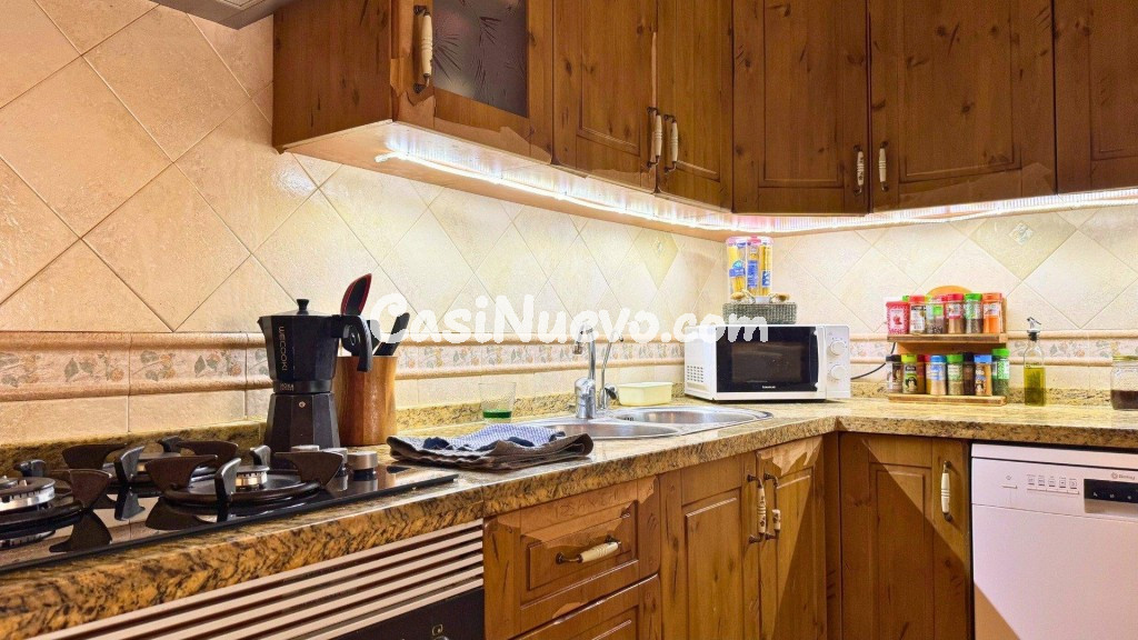 Chalet con parcela de 1.075 m², piscina y vistas a Alicante  - foto 21