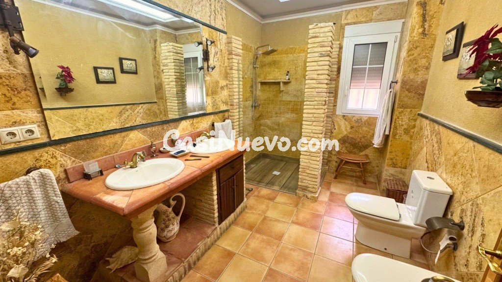 Chalet con parcela de 1.075 m², piscina y vistas a Alicante  - foto 23