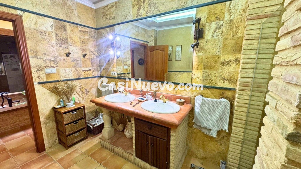 Chalet con parcela de 1.075 m², piscina y vistas a Alicante  - foto 24