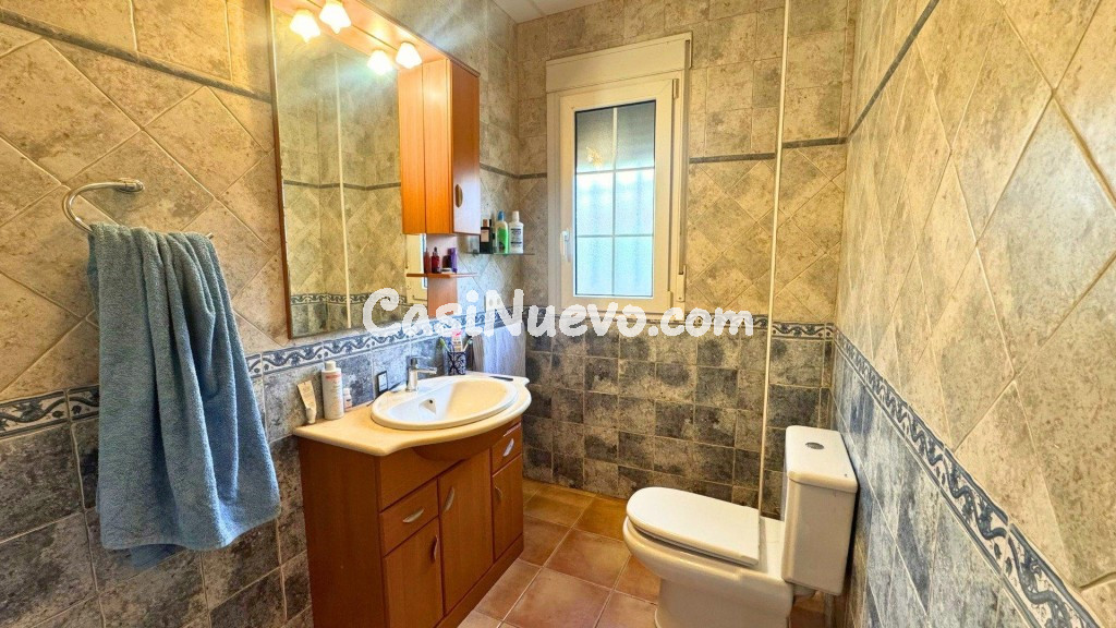 Chalet con parcela de 1.075 m², piscina y vistas a Alicante  - foto 29