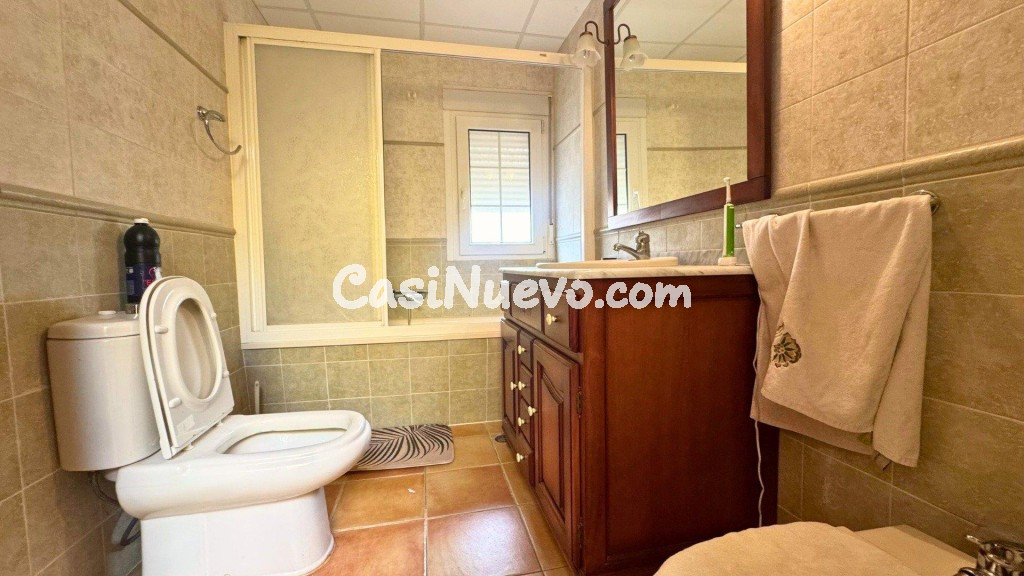 Chalet con parcela de 1.075 m², piscina y vistas a Alicante  - foto 32